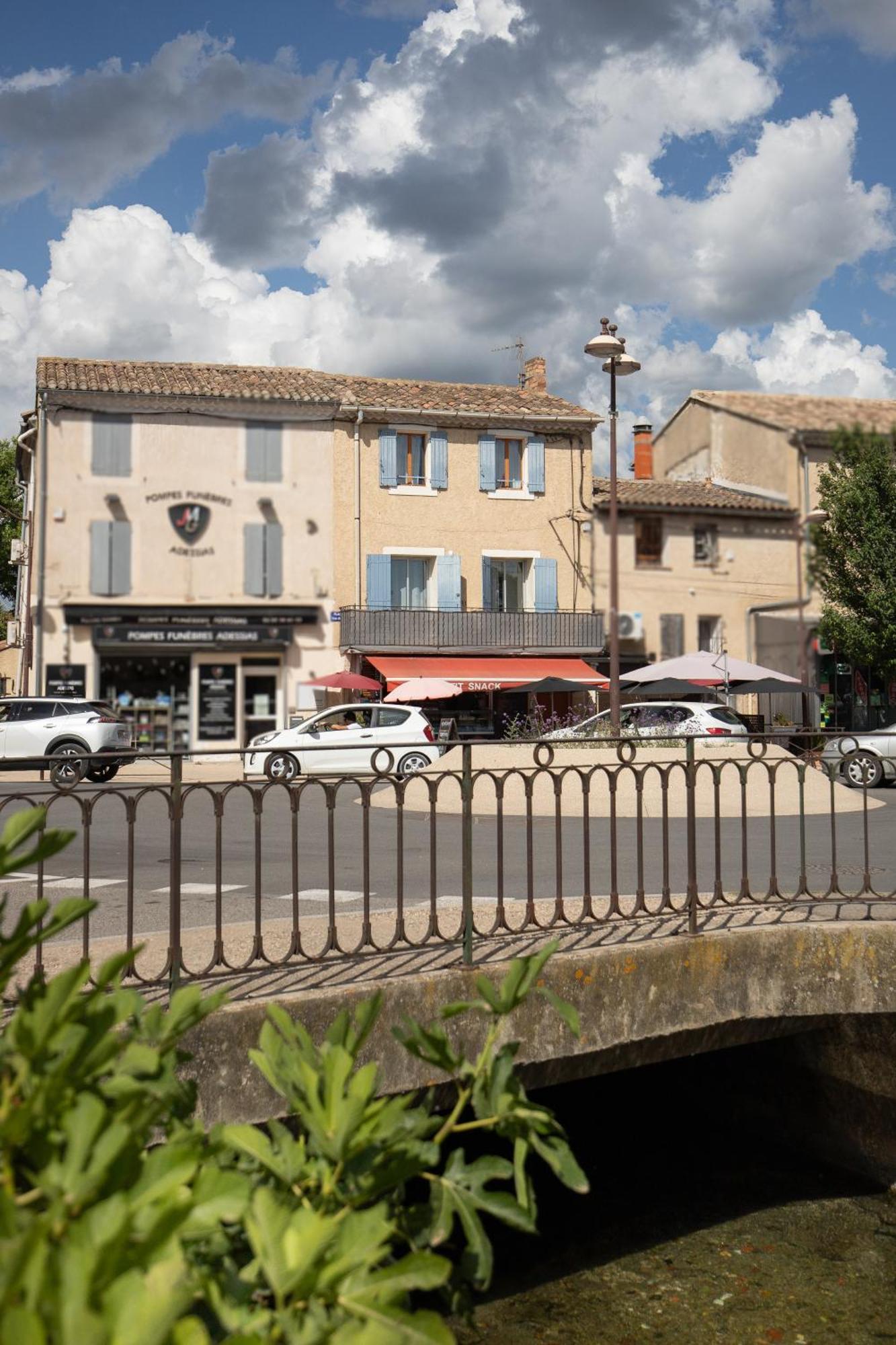 Ferienwohnung Le Partage Des Eaux - 4 Couchages - Hypercentre - Clim - Wifi LʼIsle-sur-la-Sorgue Exterior foto